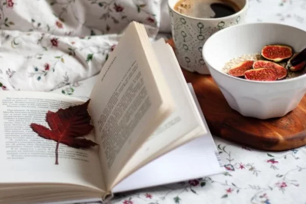How Seasonal Reading Can Reflect and Reinforce Emotional Cycles