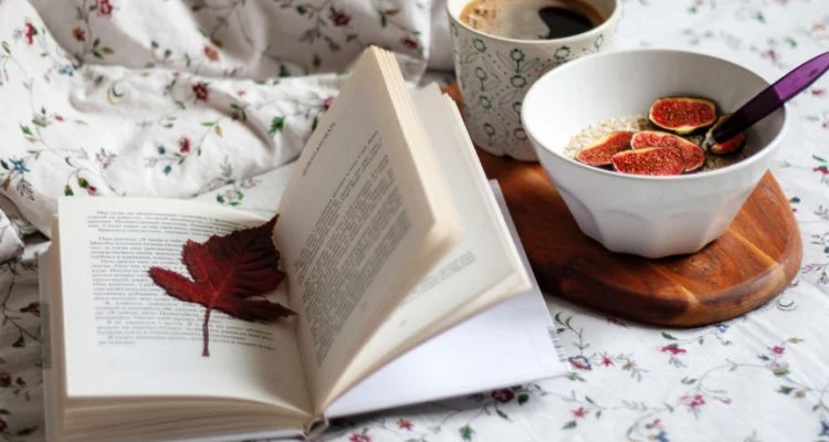 How Seasonal Reading Can Reflect and Reinforce Emotional Cycles